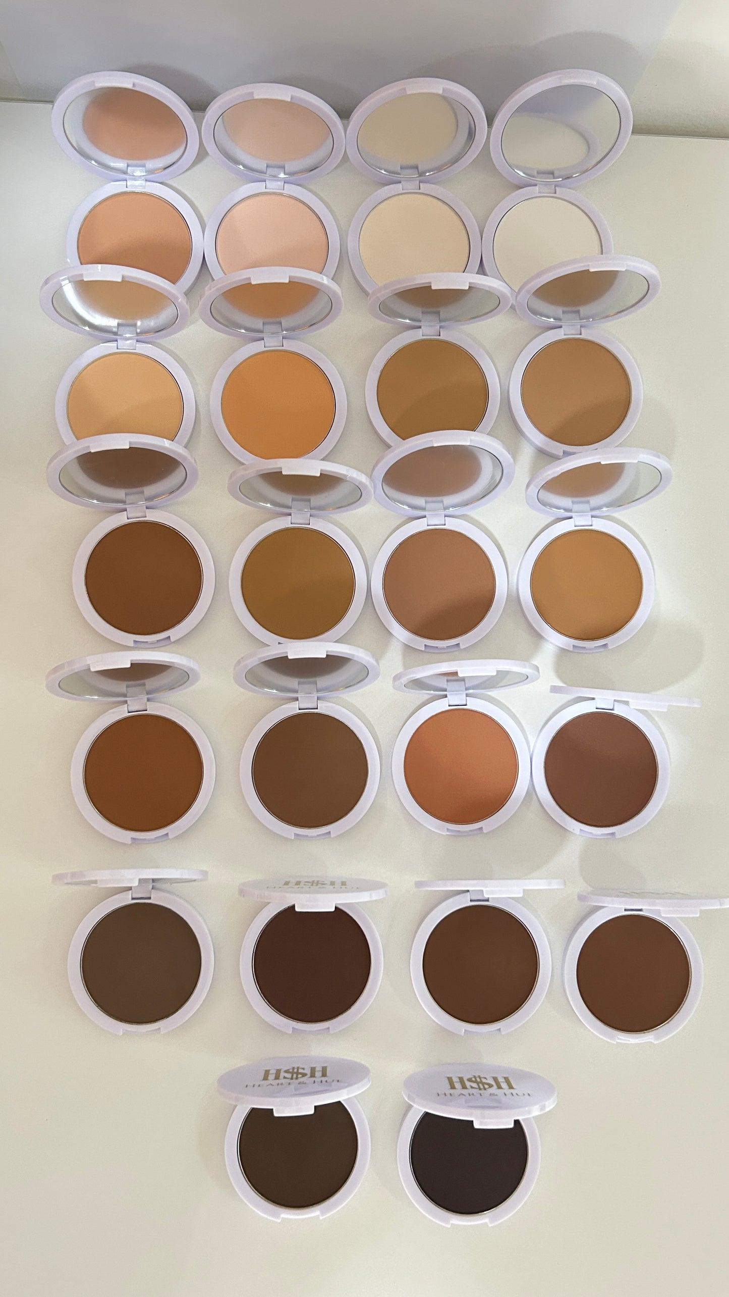 Heart & Hue Organic Concealer Pressed Powder - 22 Shades for Full Coverage